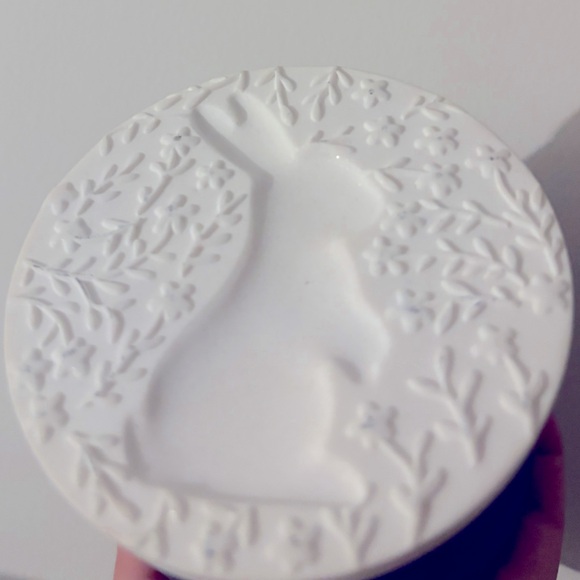 Sweet Carrot Cake 3-Wick Candle - Bath & Body Works - Picture 3 of 4